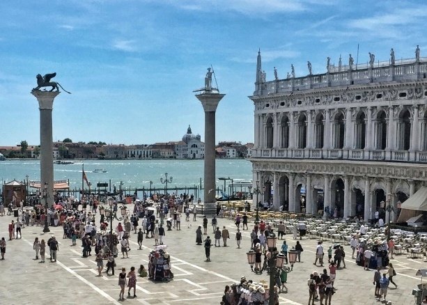 La storia due colonne della piazzetta San Marco e la canapa